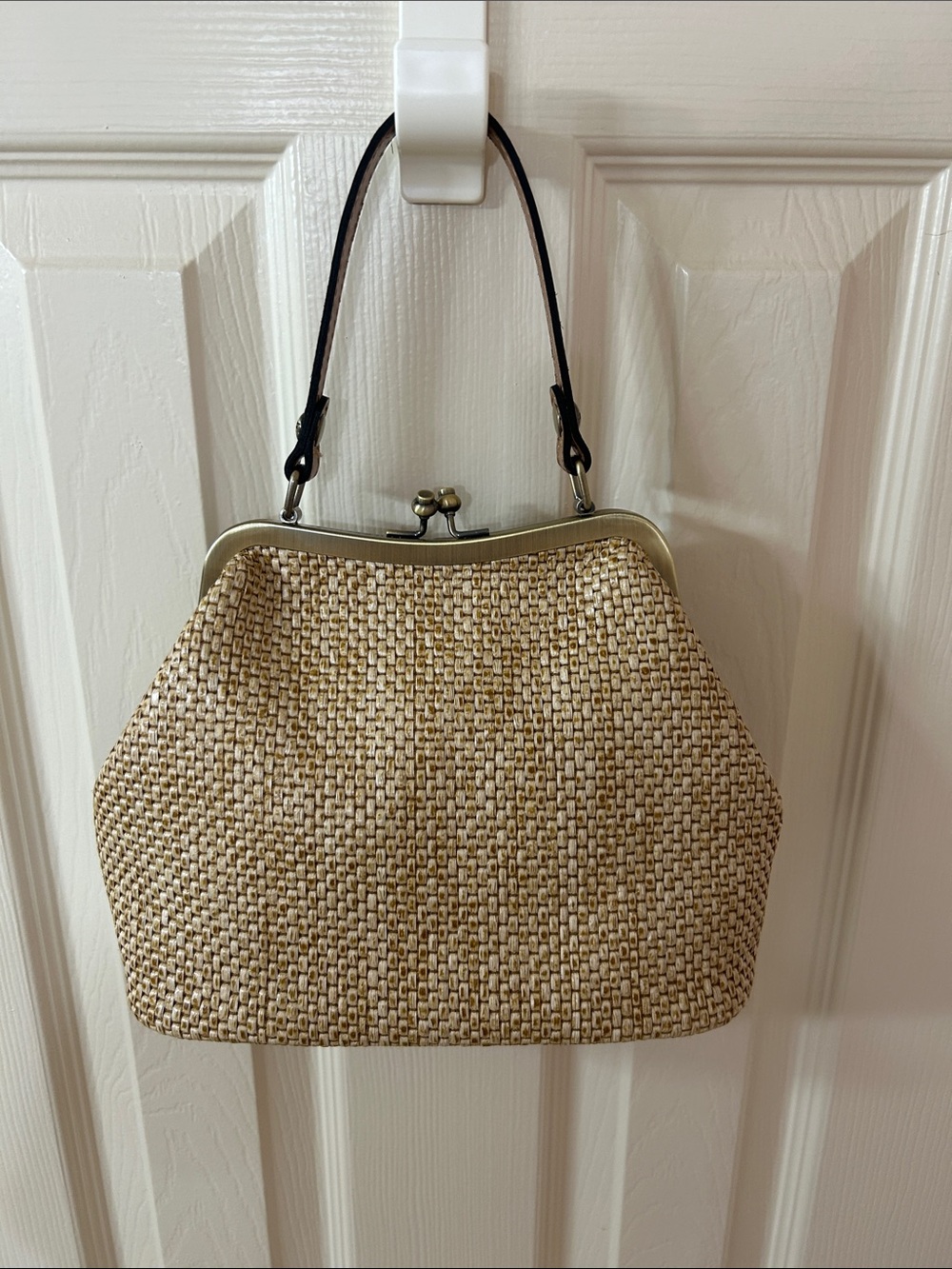 Patricia Nash Beige Woven Straw Kiss Lock Purse